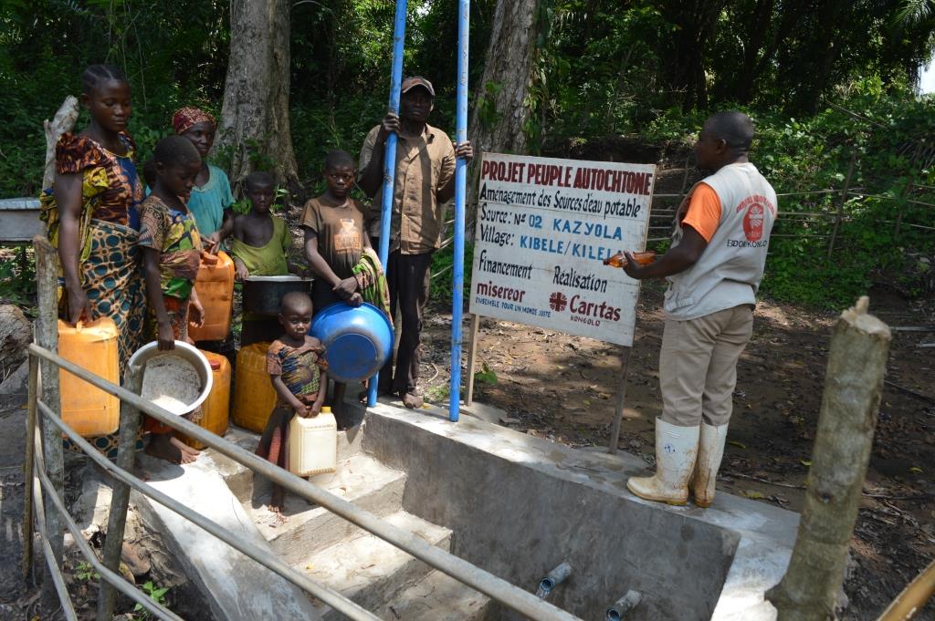 Apercu de la communauté du village Kibele - Kilela à la cérémonie de remise de la source  KAZYOLA